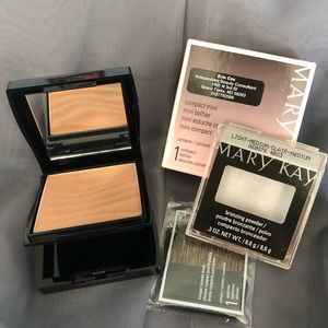 Mary Kay compact mini bronzer and applicator